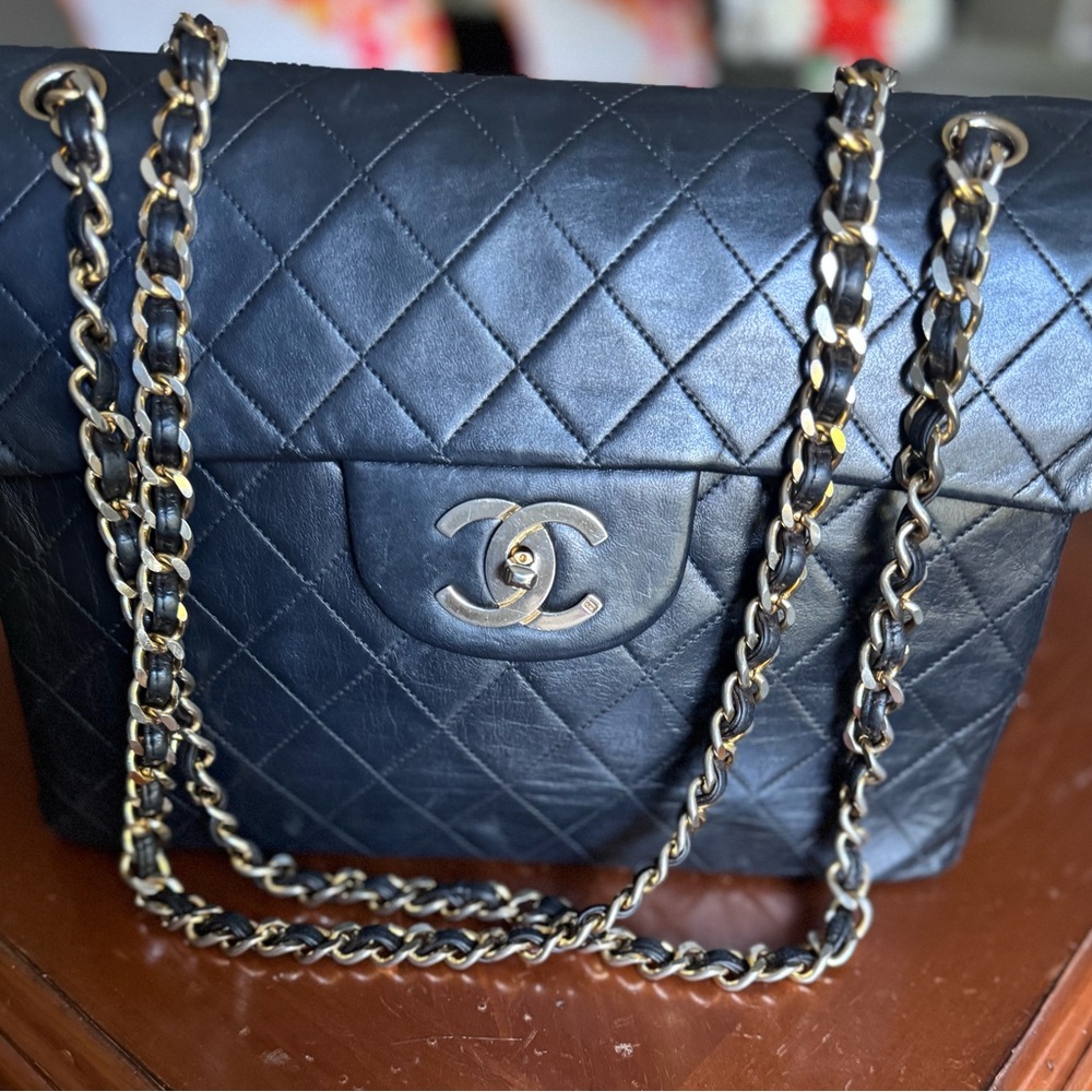 1 day Price Drop ! !! Authentic CHANEL Black Quilted Crossbody with Gold Chain - Picture 14 of 14